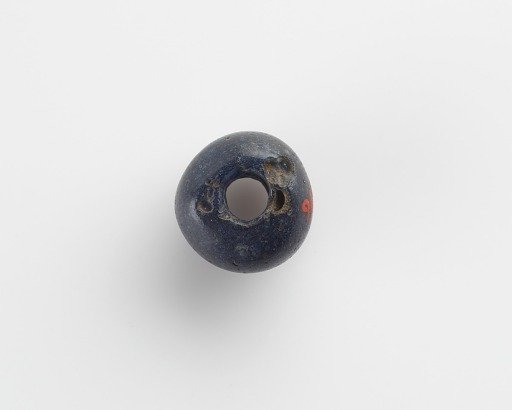 Bead, with inwardly rounded bore