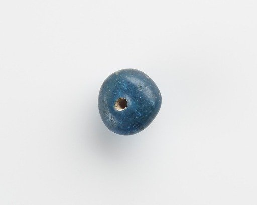 Bead, with inwardly rounded bore