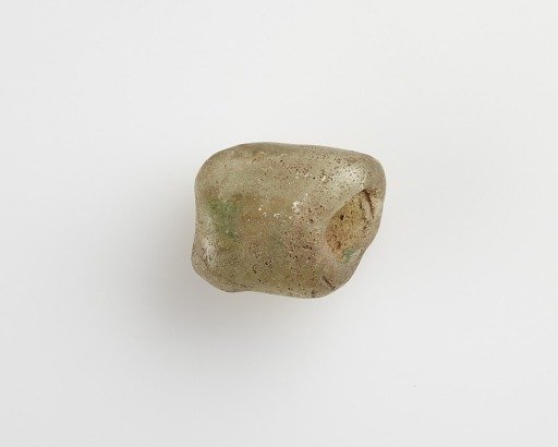 Bead of irregular form; longitudinal bore