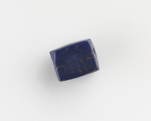 Bead, quadrilateral