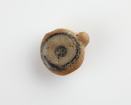 Eye-bead, with an eyelet and also a lateral bore