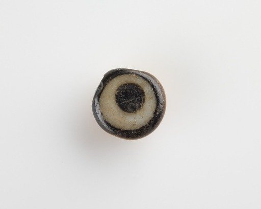 Eye-bead, with an eyelet and also a lateral bore