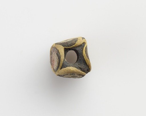 Bead, cubical; large bore
