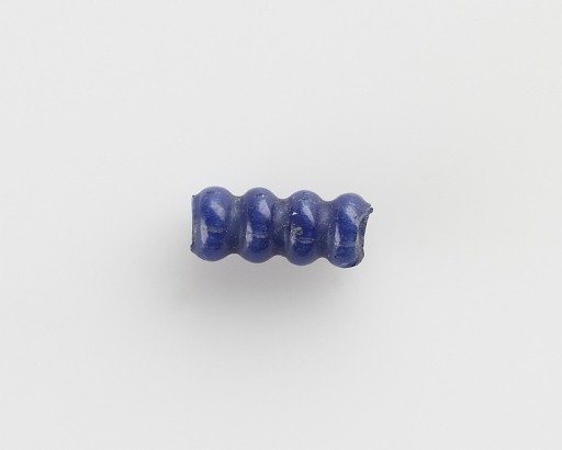 Bead, four-fold