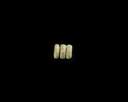 Bead, triple