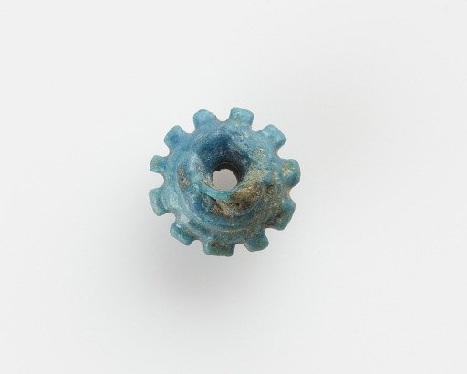 Bead, with lobed shoulder