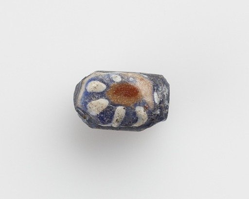 Bead. Chipped and irregular