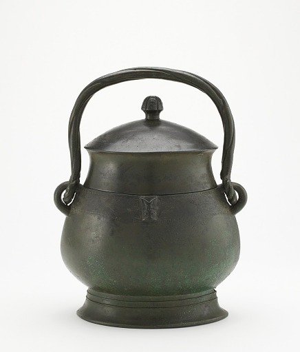 Ritual wine container with lid (<em>you</em>)