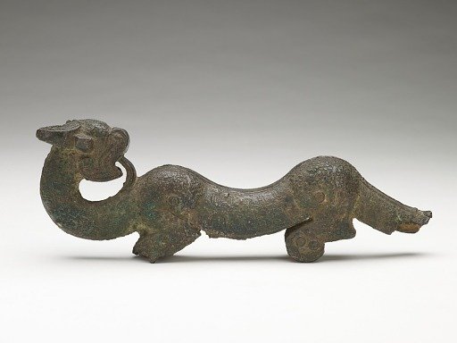 Handle in the form of a dragon from a bronze vessel