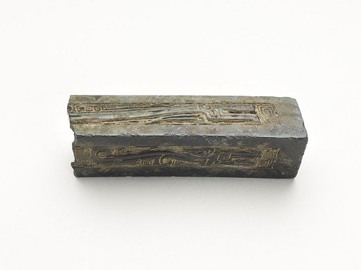 Fragment with dragon design