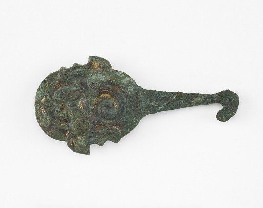 Garment hook (<em>gou</em>)