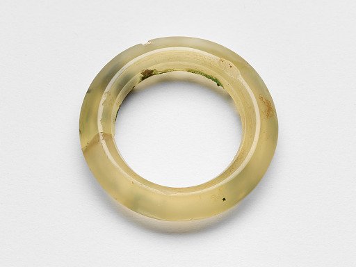 Pendant in the form of a faceted ring