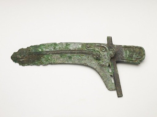 Dagger-axe (<em>ge</em>) with snake