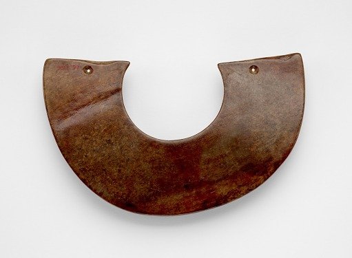 Arc-shaped pendant (<em>huang</em> 璜)
