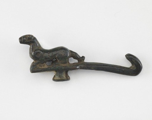Garment hook (<em>gou</em>)