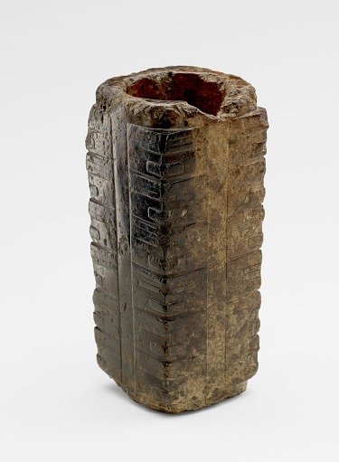 Six-tier tube (<em>cong</em> 琮) with masks
