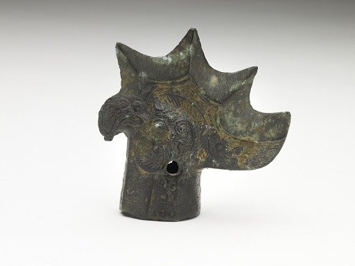 Spearhead in the form of a bird head