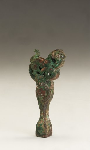 Qin tuning key (<em>qin zhenyao</em>) with tiger and snake