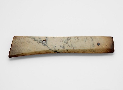 Harvesting knife (<em>hu</em> 笏), probably reworked from a forked blade (<em>zhang</em> 璋)