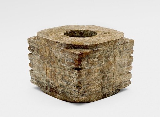 Three-tier tube (<em>cong</em> 琮) with masks