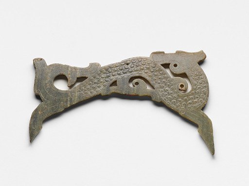 Ornament in the form of a dragon with raised uniform curls