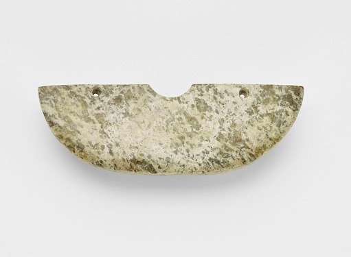 Arc-shaped pendant (<em>huang</em> 璜)
