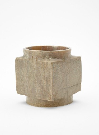 Tube (<em>cong</em> 琮)