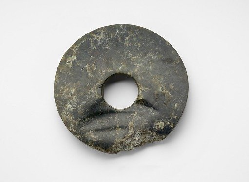 Disk (<em>bi</em> 璧) with incised glyph (fragment)