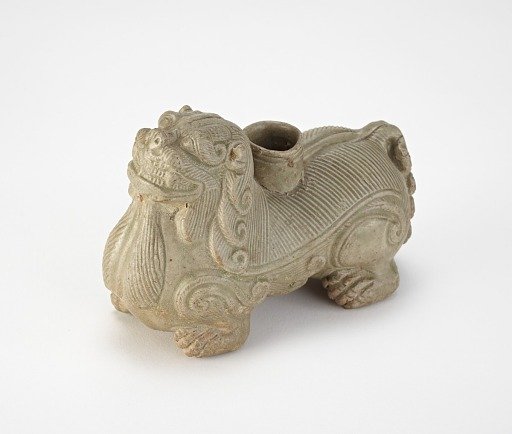 Yue ware vessel in the shape of a chimera (bixie)