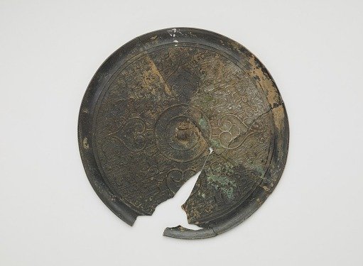 Fragments of a mirror; quatrefoil