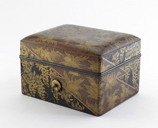 Box for personal accessories (<em>tebako</em>)