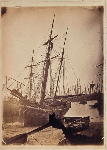 Sailing ships in the harbor of Scarborough, with the "Little Henry" in the foreground