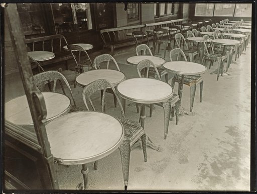 Outdoor seating of Café "Chocolat Prévost"
