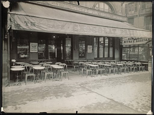 Café "Chocolat Prévost" with outdoor seating
