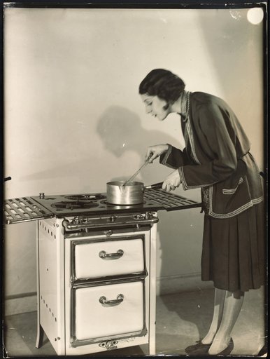 Young woman at the stove "Spidex" by Arthur Martin