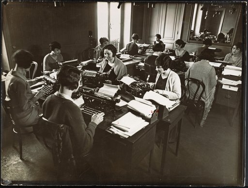 Hall with young women at typewriters