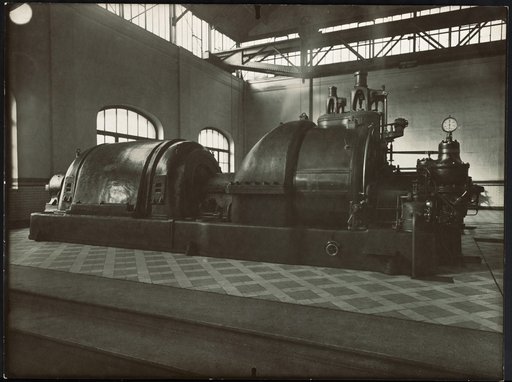 Industrial hall with a mechanical metal installation