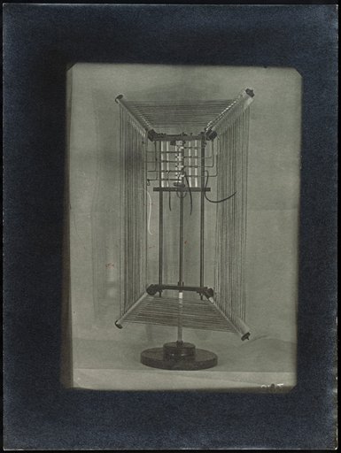 Metal stand with coiled wires