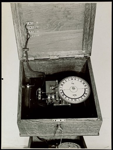 Clock in wooden case with lockable lid