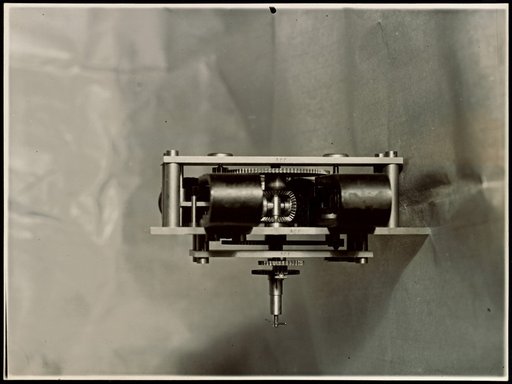 Metal machine part with gears