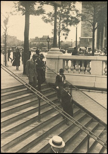 Pedestrians on the stairs to the Métro