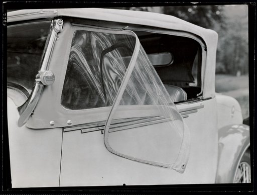 Convertible window of an Amilcar Roadster secured with a zipper