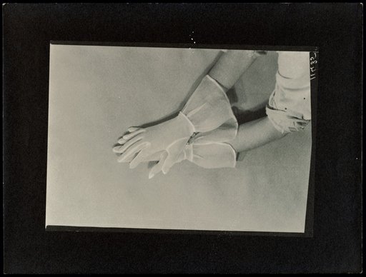 Semi-Transparent Women's Gloves with Ruffled Cuffs
