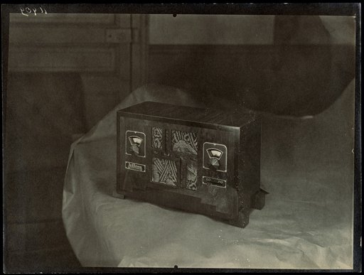 Radio "Jeffrey Superheterodyne" in Wooden Case