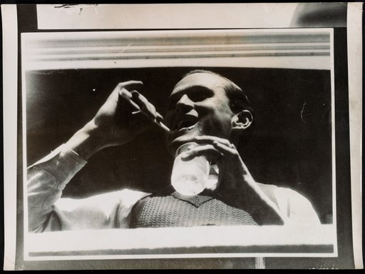 Man at a window with a toothbrush and toothglass, advertisement for "Fédération Française pour la Couturerie et Nettoyage"
