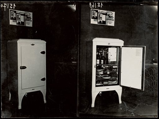 "FRIGÈLUX" refrigerator with open and closed front, advertisement for "Gaz et Eaux"