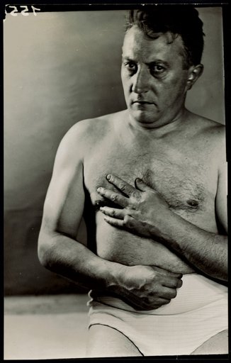 Man in underwear, hand on his chest, advertisement for "Laboratoire Substantia"