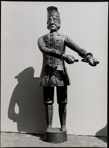 Metal sculpture frontal view (male figure in historical costume)