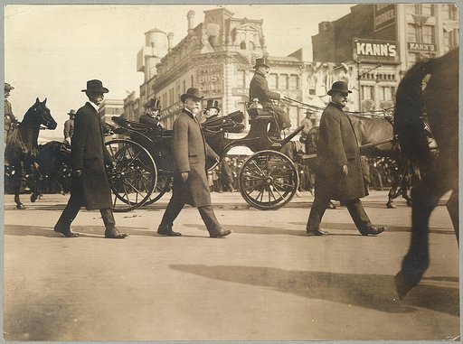 Theodore Roosevelt in carriage on Pennsylvania Avenue on way to Capitol, March 4, 1905