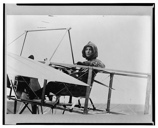 Harriet Quimby in cockpit of plane